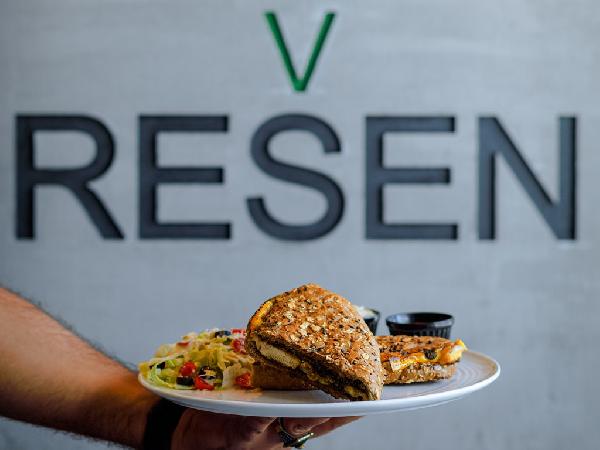 ساندویچ چیکن پستو